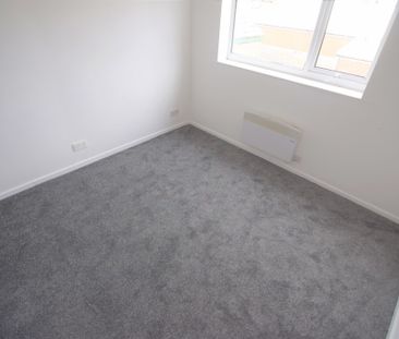 To Let 1 Bed Flat - Photo 4