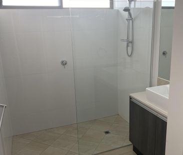 Canal Views in a Modern Two Bedroom Unit in Kawana Island - Photo 6