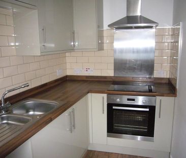 3 bedroom end of terrace house to rent - Photo 4