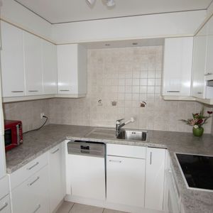 Light-flooded 2.5-room apartment with modern comfort in the heart of Dielsdorf - Foto 2