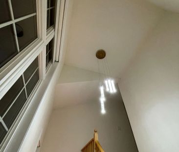 Condo Townhouse For Lease | N9255946 - Photo 6