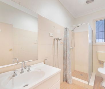 Cosy two-bedroom in the heart of Marrickville - Photo 4