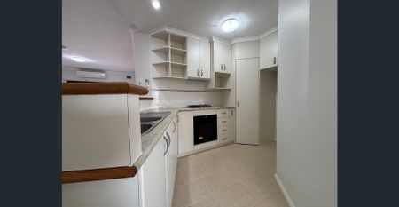 Modern 3-Bed Apartment in Prime Location! - Photo 5