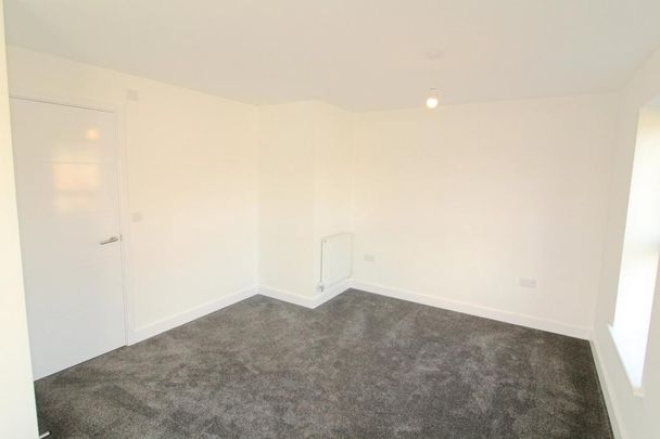 2 bedroom end of terrace house to rent - Photo 1