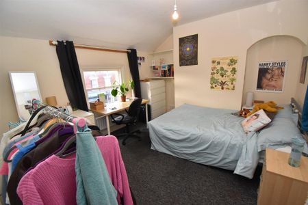 3 bedroom flat to rent - Photo 2