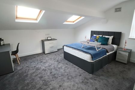 Stunning High Quality En-Suite Rooms - Photo 2