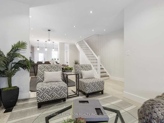 1047 Davenport Road apartment — Toronto, ON (3-Bedroom) - 3 Bedroom - Photo 1