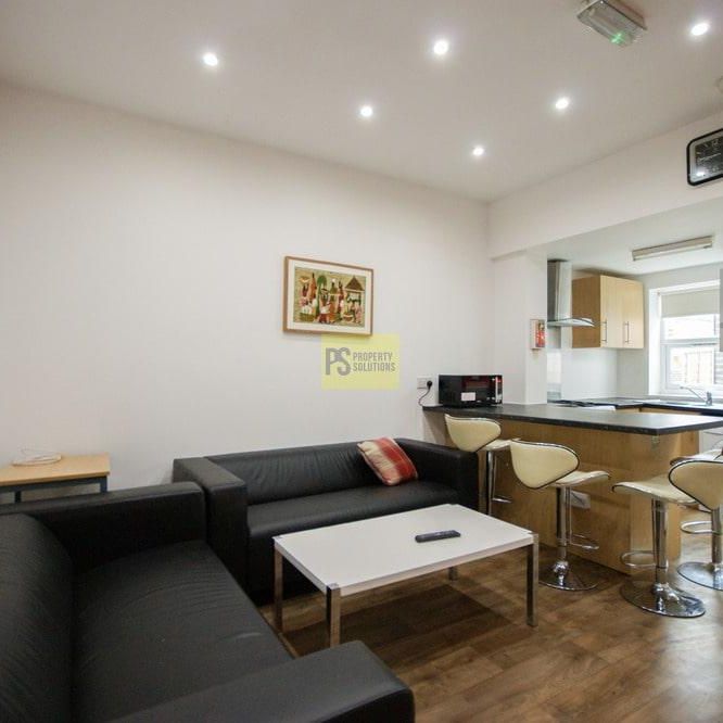 6 bedroom terraced house to rent - Photo 1