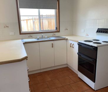 QUIET 2-BEDROOM IN EAST TAMWORTH - Photo 4