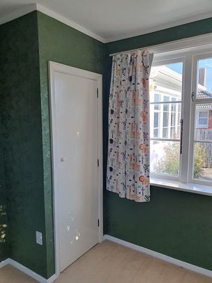 Cosy family home with garden veges - Photo 1