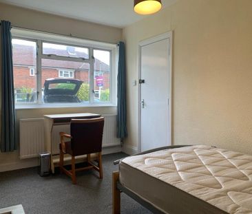 1 bedroom in a house share to rent - Photo 1