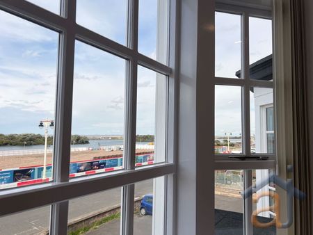 To Let – Promenade, Southport – Amazing Views of Marine Lake - Photo 4