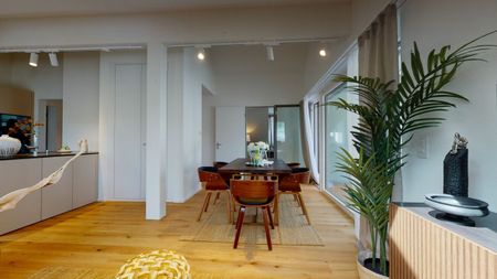 Ein­zig­ar­ti­ge Dach­ge­schoss­woh­nung im Ei­gen­tums­stan­dard - Photo 2