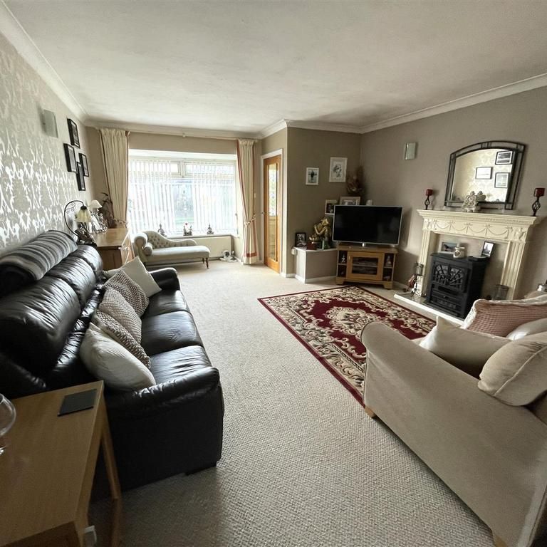 2 bedroom semi-detached bungalow to rent - Photo 1