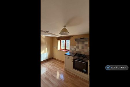 2 bedroom end of terrace house to rent - Photo 5
