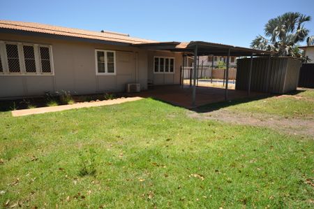 Everything you want! - Pool and Garden maintenance included! - Photo 2