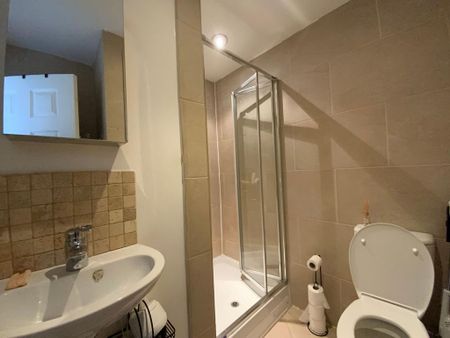 1 bedroom in a house share to rent - Photo 5