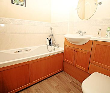 4 bedroom semi-detached house to rent - Photo 5