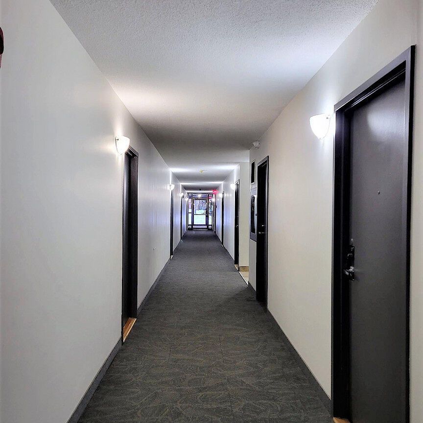 1700 Boulevard Lévesque Est, Laval, QC - Photo 1