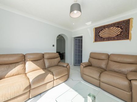 5 bedroom semi-detached house to rent - Photo 4