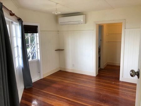 Lovely bays home with harbour views - Photo 5