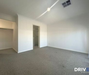 Near-New 4x2 Double-Storey Home in Prime Currambine Location - Photo 4