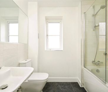 3 bedroom detached house to rent - Photo 2