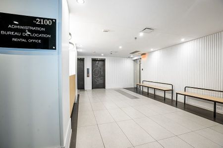 2100 Boulevard de Maisonneuve West, Montréal, QC - Photo 5
