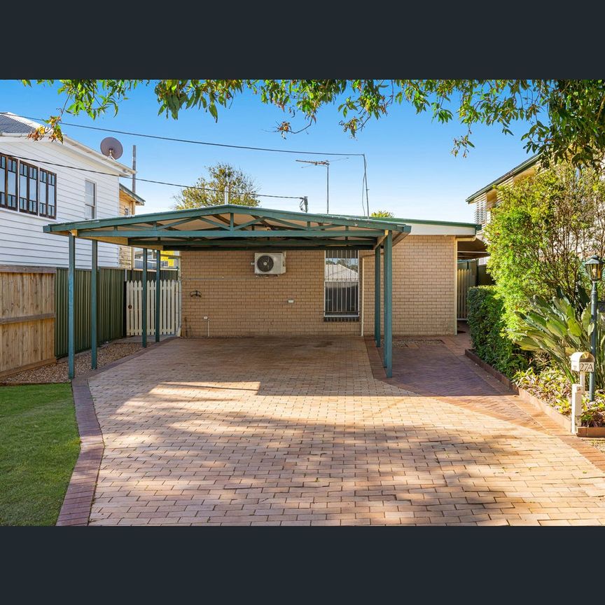 2/203 Randall Road, Wynnum West, Qld 4178 - Photo 2