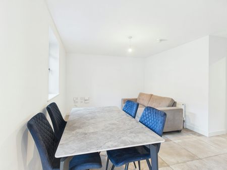 Flat to rent on - Photo 3