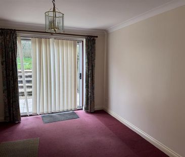 4 bedroom detached house to rent - Photo 2