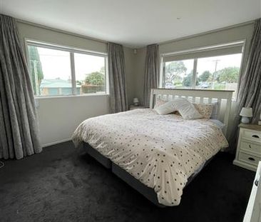 FAB 4 BEDROOM HOME - GLENDOWIE - Photo 3