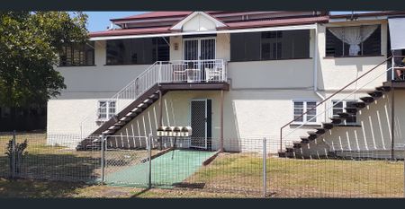 Sandgate beach flat - Photo 3