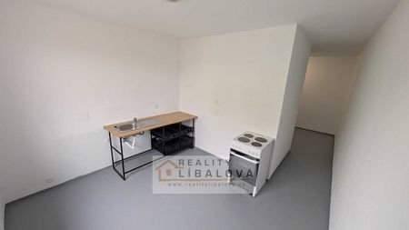 Pronájem bytu 2+1 80 m² - Photo 2
