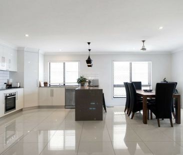For Lease: Stunning Family Home in Beaconsfield - Photo 1