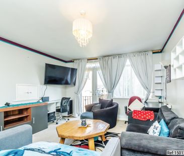 2 bed Flat in Marlborough Court Croydon Road, Westerham, TN16 1EU - Photo 4