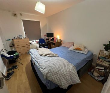 4 bedroom semi-detached house to rent - Photo 2