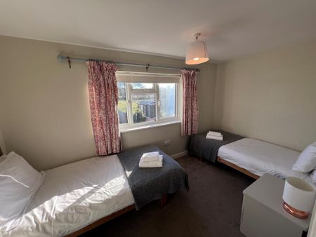 4 bedroom end of terrace house to rent - Photo 5