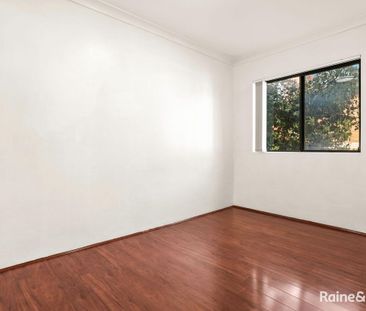 2 BEDROOM APARTMENT MOMENTS AWAY FROM HURSTVILLE STATION - Photo 3