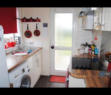 3 bedroom end of terrace house to rent - Photo 2