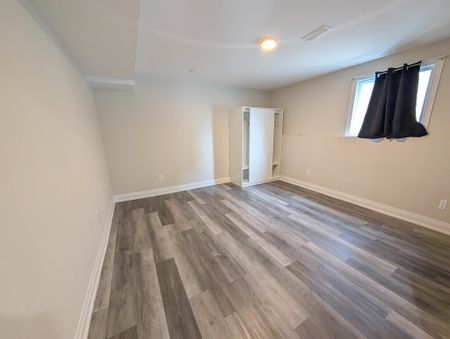Spacious 2 Bedroom Lower Unit In Welland! - Photo 4