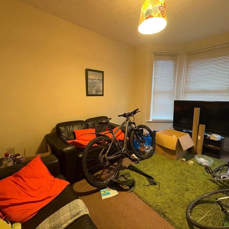 4 bedroom semi-detached house to rent - Photo 1