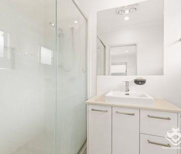 Modern Family Home in Prime Coomera Location For Rent - Photo 5