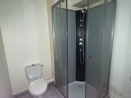 Appartement à louer - REIMS - PROCHE CENTRE-VILLE - Photo 5