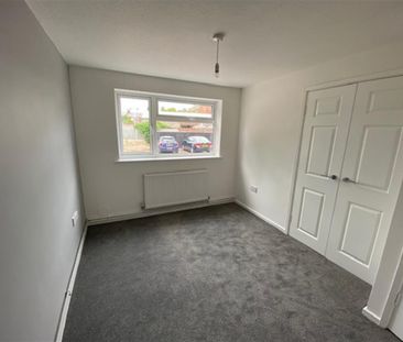 2 bedroom Flat To Let - Photo 4