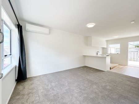 This renovated one bedroom unit is ready for you to move in - Photo 5