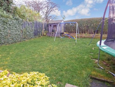 4 bedroom semi-detached house to rent - Photo 5