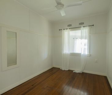 Perfectly positioned 3 bedroom home - Walk to Schools & Hospital - Photo 2