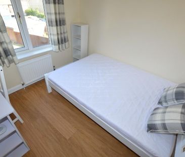 4 bedroom terraced house to rent - Photo 5