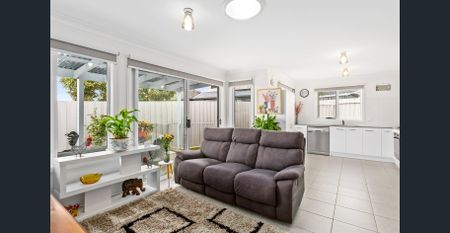 Beautifully maintained unit in a convenient location - Photo 2